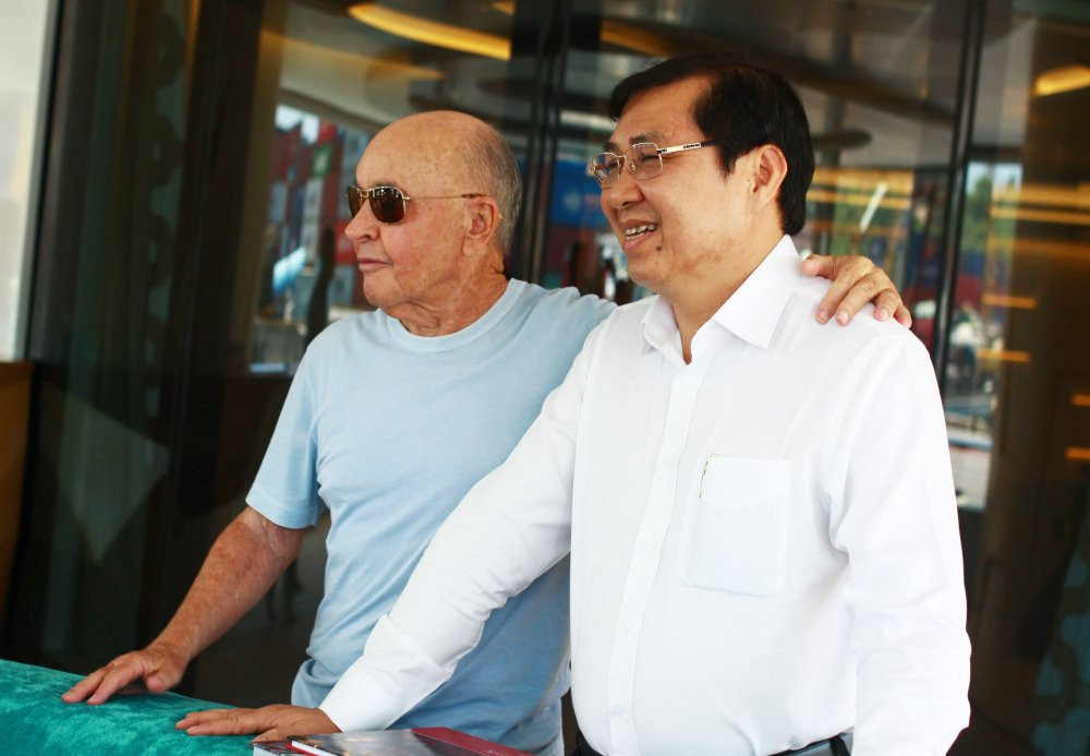 Anh-huynh-duc-tho-tiep-xa-giao