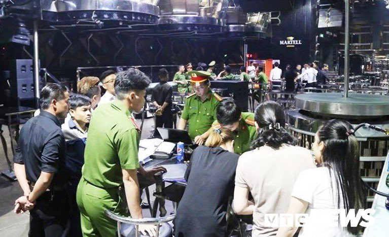 Anh-vu-truong-phuong-dong 1