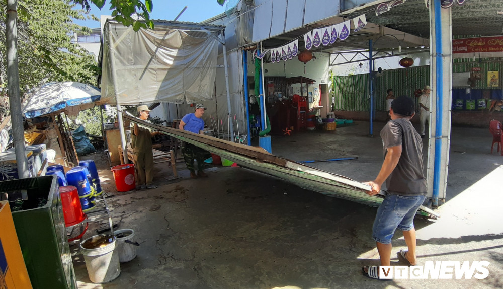 Anh-quan-nhau-trai-phep