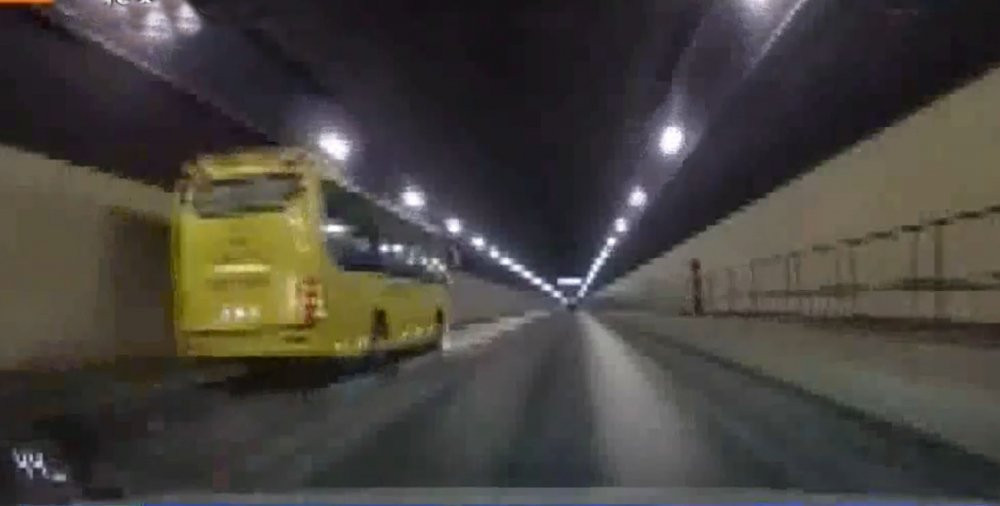 Anh-xe-khach-nguoc-chieu