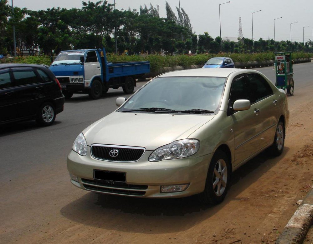 2003_Toyota_Corolla_(ZZE122)_Altis_1.8_G_01 3