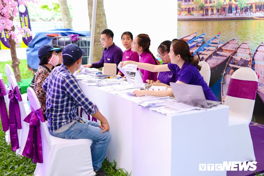 doanh-thu-ngay-hoi-du-lich