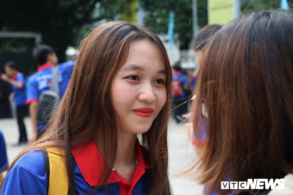 sinh-vien-tham-gia-tiep-suc-mua-thi