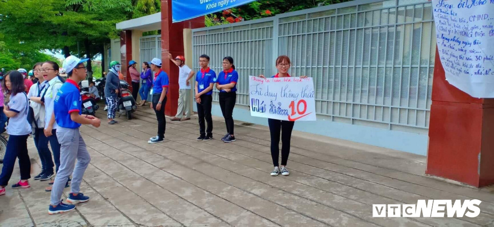 lam-thu-tuc-du-thi-thpt5 3