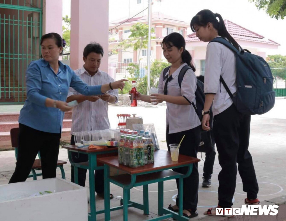 hoc-sinh-xa-dao13 11