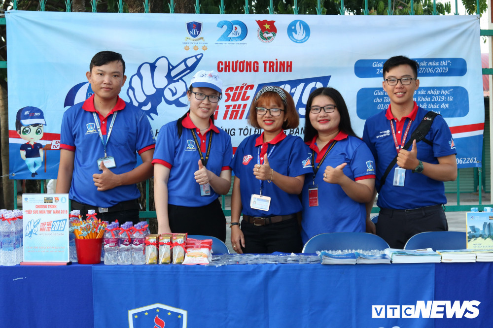 nhom-sinh-vien-tinh-nguyen