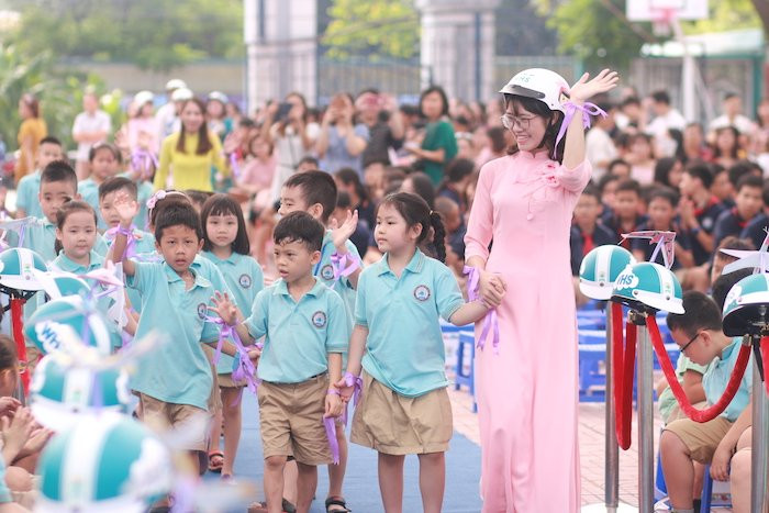 4 Cach tuyen truyen sang tao ve doi mu bao hiem khi tham gia giao thong