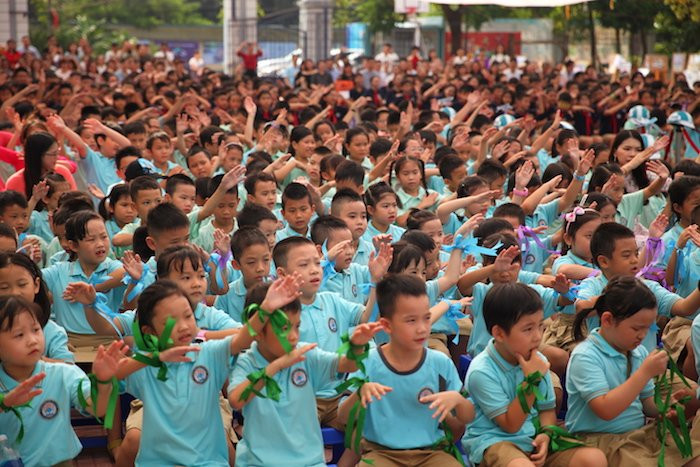 9 Tiet muc vo tay theo nhip tai cho chao mung nam hoc moi cua hs toan truong 3