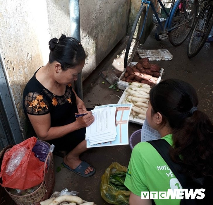 Nguoi dan huyen Phuc Tho tham gia ki ten keu goi cham dut nuoi nhot gau o dia phuong 3