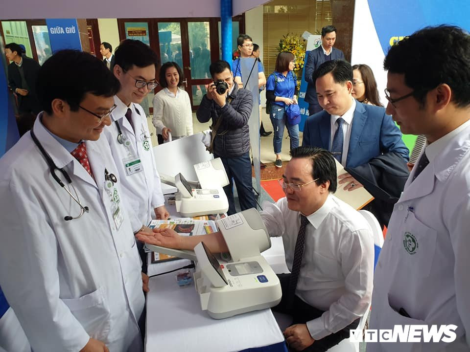 bo truong bo giao duc 16