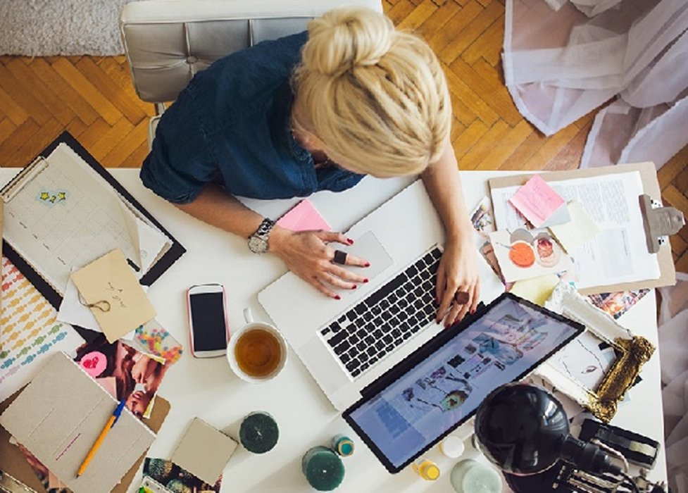 lam viec cuoi tuan bi tram cam