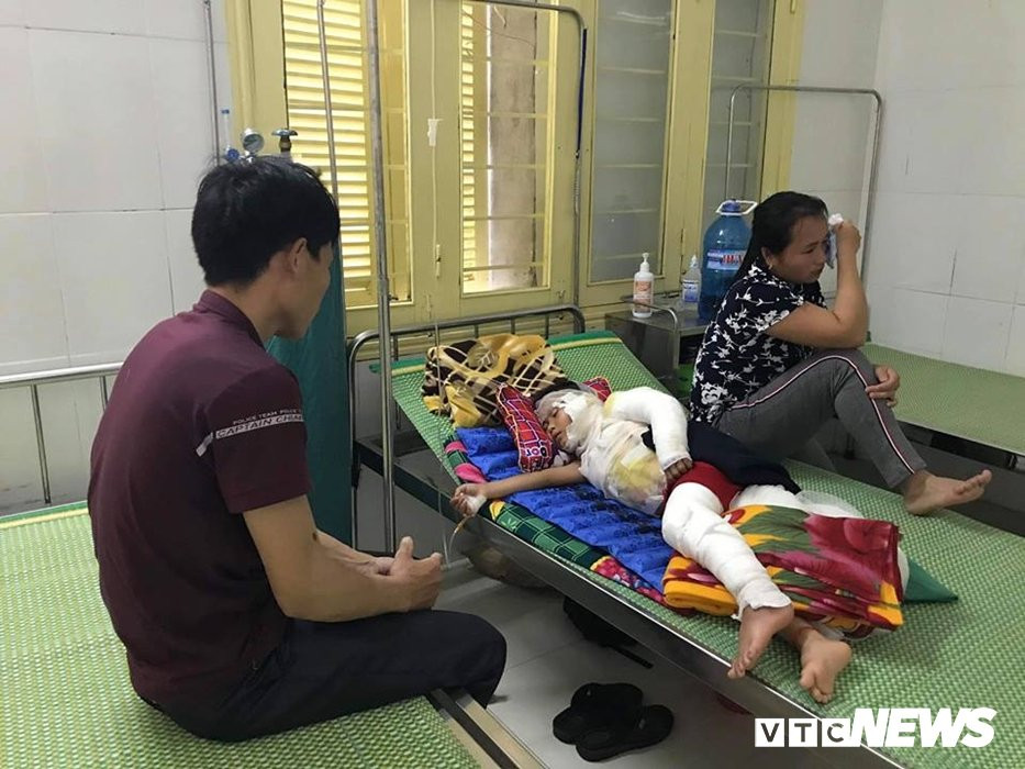 be trai 8 tuoi bi bong xang