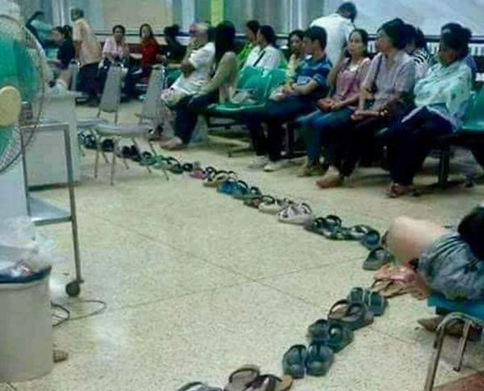 nguoi dan xep dep xi phan cho kham benh o bach mai 4