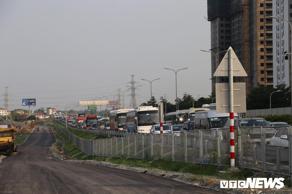 hang dai phuong tien noi duoi nhau 4