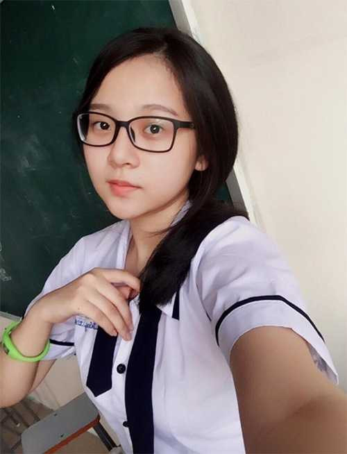 Cô nàng bày tỏ khá hồi hộp và lo lắng trước kỳ thi quan trọng của 12 năm đèn sách. Tam Triều Dâng đã sẵn sàng sức lực và chuẩn bị tâm lý vững vàng để bước vào 