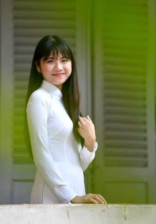 Phạm Tường Lan Thy là nữ sinh trường THPT chuyên Lê Hồng Phong TP HCM. Cô bạn được biết đến là một trong những đứa bé đầu tiên tại Việt Nam sinh ra bằng phương pháp thụ tinh trong ống nghiệm. Lan Thy sở hữu gương mặt xinh, nụ cười rạng rỡ. Cô bạn không chỉ có thành tích học tập tốt mà còn có nhiều tài lẻ về diễn xuất, chơi được 8 nhạc cụ âm nhạc. Hồi tháng 3/2016, Lan Thy tham dự chương trình Đường lên đỉnh Olympia và gây sốt trường quay bởi vẻ ngoài đáng yêu.