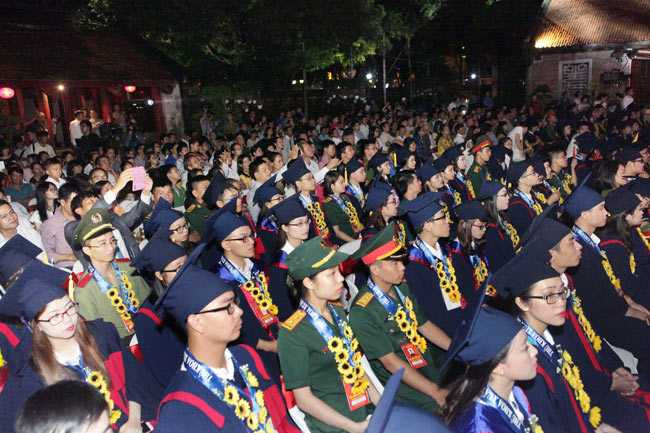 nhan sac xinh dep cua cac nu thu khoa duoc vinh danh hinh anh 2