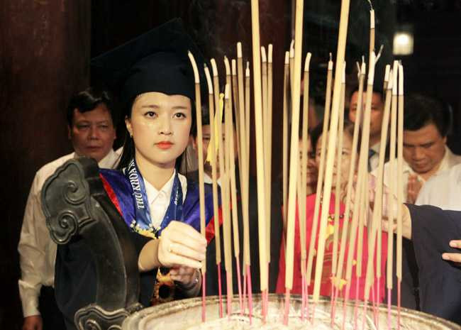 nhan sac xinh dep cua cac nu thu khoa duoc vinh danh hinh anh 5