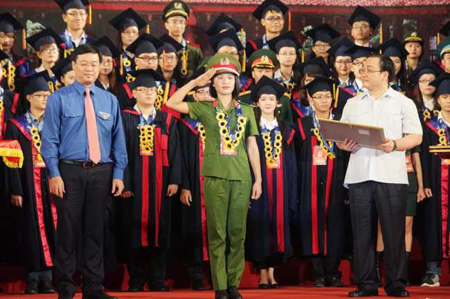 nhan sac xinh dep cua cac nu thu khoa duoc vinh danh hinh anh 8