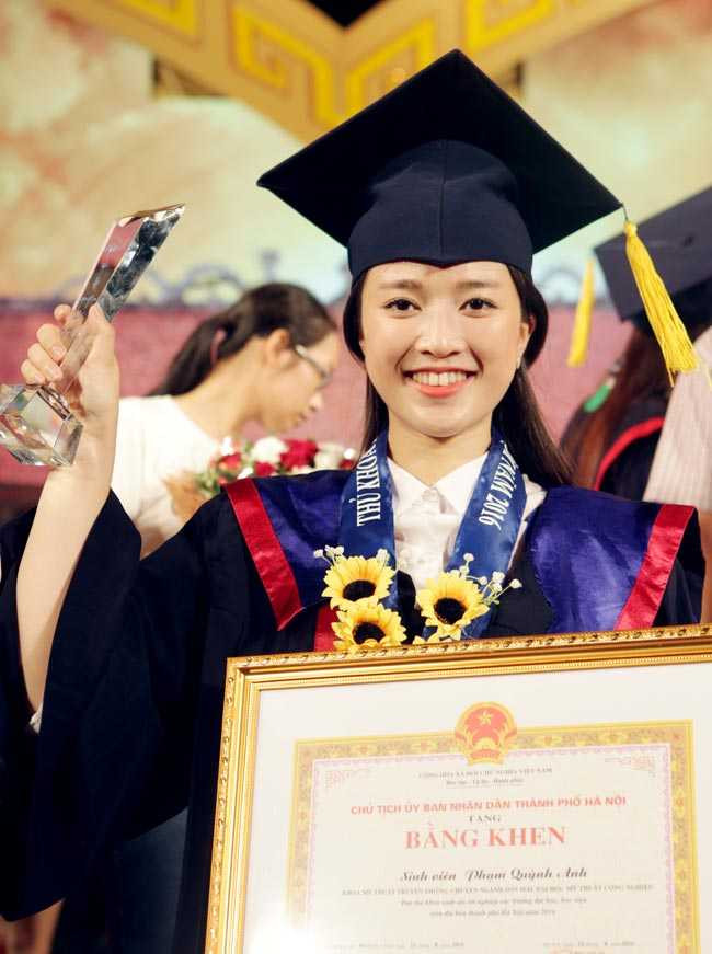 nhan sac xinh dep cua cac nu thu khoa duoc vinh danh hinh anh 13