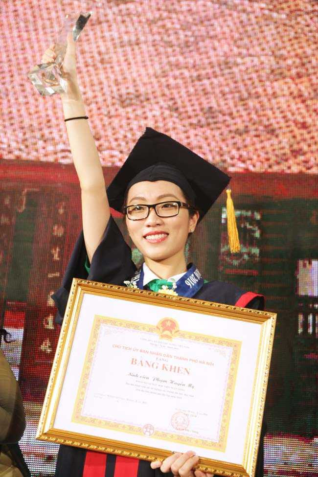 nhan sac xinh dep cua cac nu thu khoa duoc vinh danh hinh anh 12