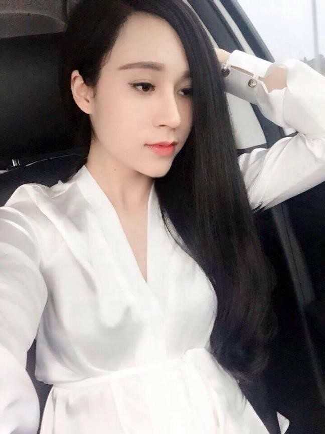 Co gai 8 lan phau thuat tham my luyen tiec ve dep tu nhien hinh anh 3