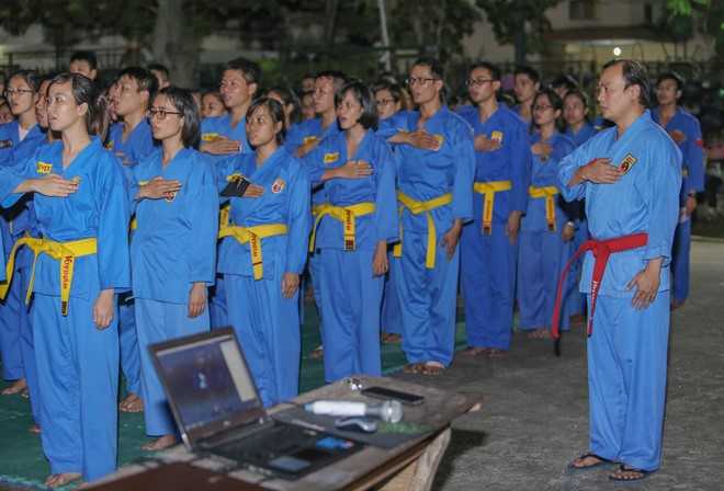 Nguoi phat ngon Bo Ngoai giao day vo o truong dai hoc hinh anh 3