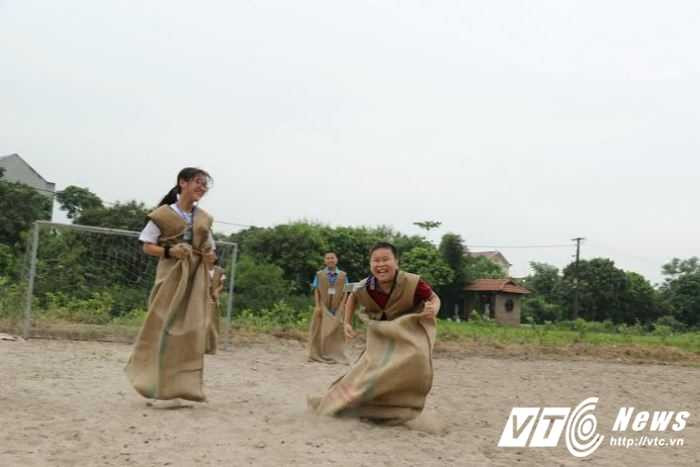 hoc sinh vui choi -1