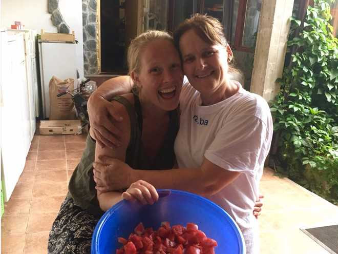 Doi tre du lich vong quanh the gioi voi gia 0 dong hinh anh 13