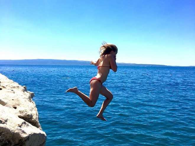 Doi tre du lich vong quanh the gioi voi gia 0 dong hinh anh 14