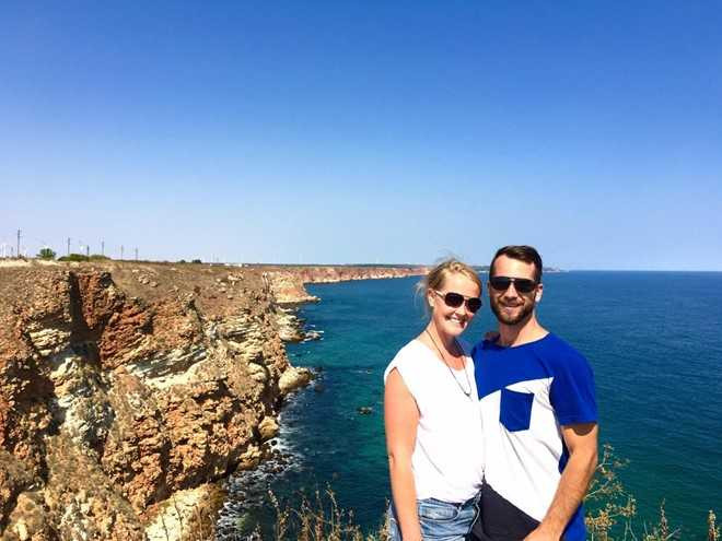 Doi tre du lich vong quanh the gioi voi gia 0 dong hinh anh 3