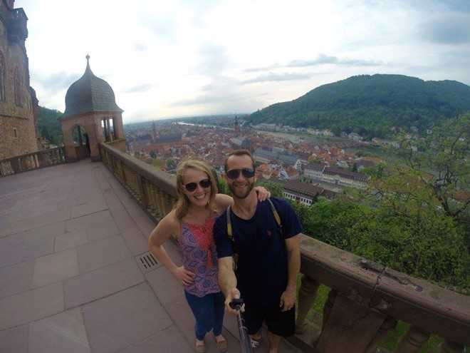 Doi tre du lich vong quanh the gioi voi gia 0 dong hinh anh 15