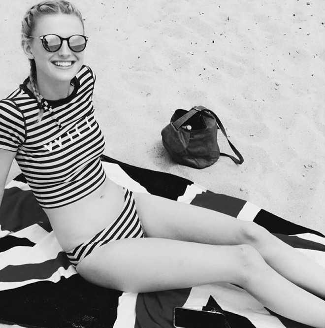 Hot girl kiem bon tien nho tiec tung suot mua he hinh anh 2