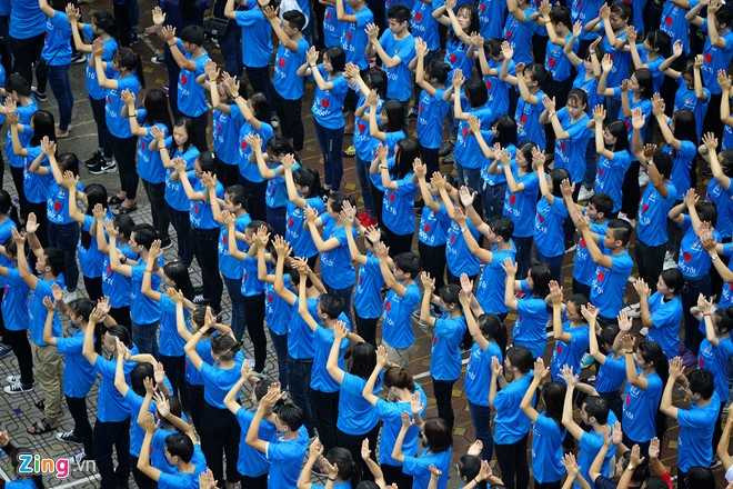 Nu sinh canh sat dau vo, ha guc ba thanh nien duoi mua hinh anh 13