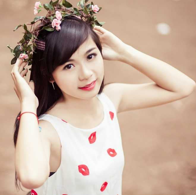 Dan mang tim kiem co gai xinh dep lam viec trong cong xuong hinh anh 2