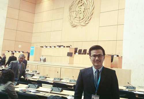 Trần Xuân Bách, phó giáo sư trẻ nhất Việt Nam tham gia Đoàn đại biểu lãnh đạo trẻ về Y tế thế giới tại trụ sở Liên Hợp Quốc (Geneva, Thụy Sĩ). Ảnh: NVCC.