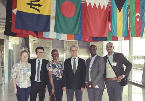 Trần Xuân Bách và các đồng nghiệp ở tổ chức Y tế thế giới. Ảnh: NVCC.