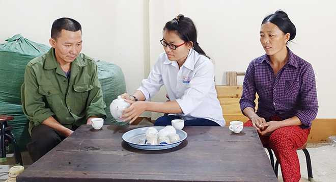 trao hoc bong dang thi huyen 2