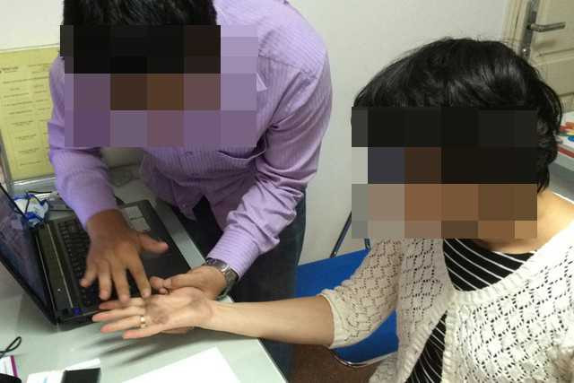 Phóng viên trực tiếp đi sinh trắc vân tay để kiểm chứng độ đúng- sai