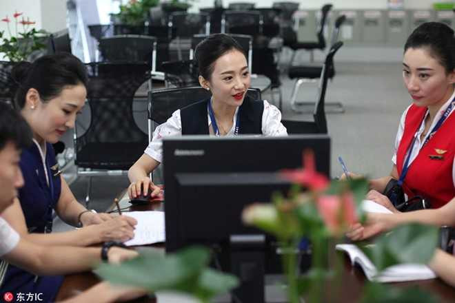 Nhan sac hoa khoi hang khong gay tranh cai tren mang hinh anh 8