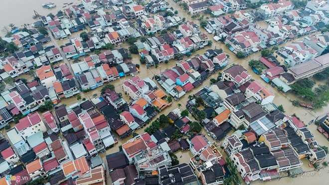 100.000 dong cho 15 phut di thuyen trong pho co Hoi An hinh anh 1