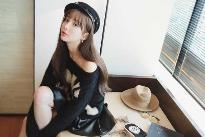 Cuoc song giau sang cua hot girl giong Angelababy hinh anh 4