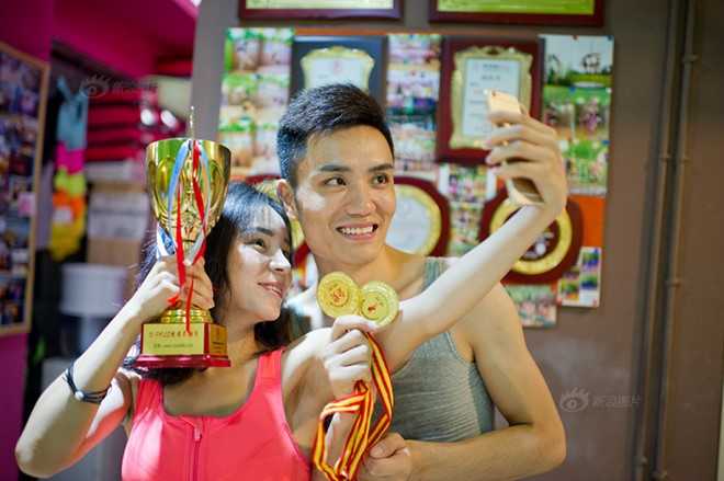 Thay giao mua cot: 'My nu vay quanh song kho kiem ban gai' hinh anh 5