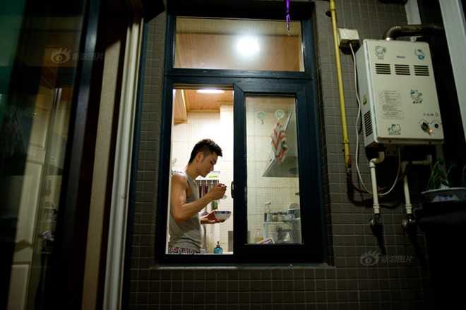 Thay giao mua cot: 'My nu vay quanh song kho kiem ban gai' hinh anh 6