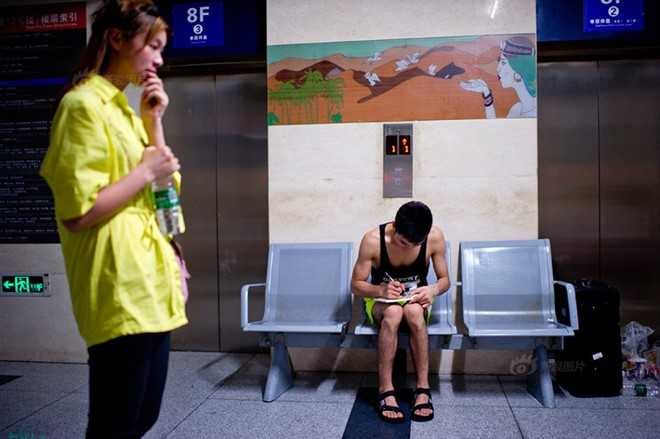 Thay giao mua cot: 'My nu vay quanh song kho kiem ban gai' hinh anh 8