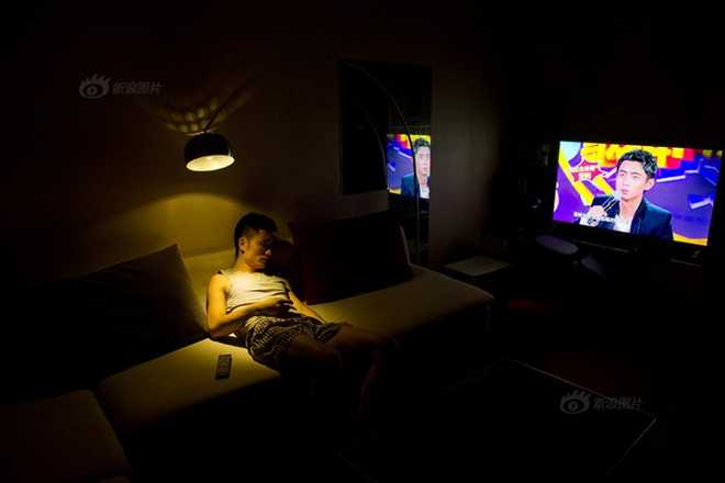 Thay giao mua cot: 'My nu vay quanh song kho kiem ban gai' hinh anh 10