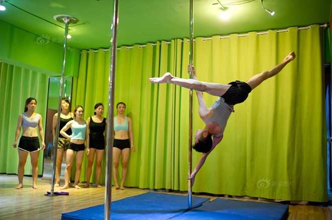 Thay giao mua cot: 'My nu vay quanh song kho kiem ban gai' hinh anh 12