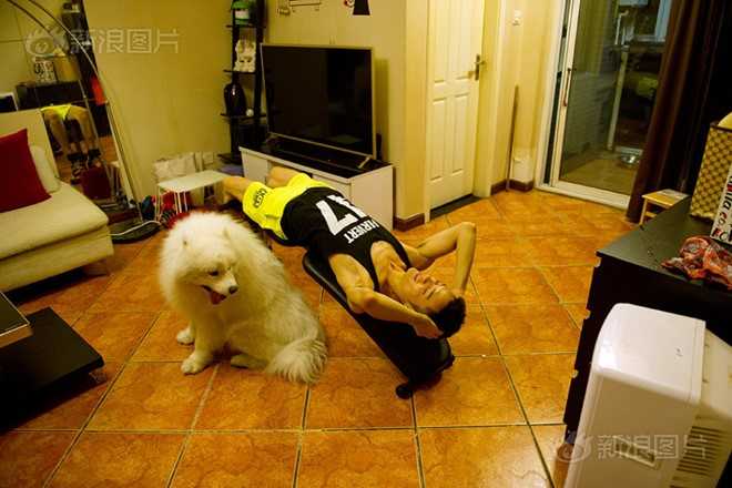 Thay giao mua cot: 'My nu vay quanh song kho kiem ban gai' hinh anh 9