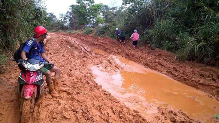 giao-vien-cam-ban-13