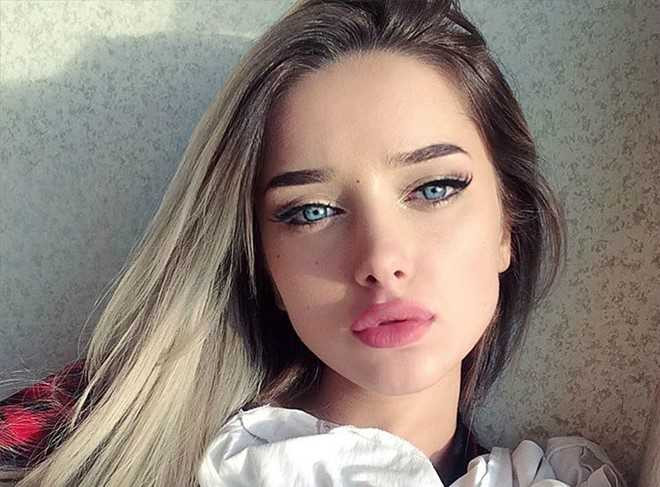 Nhan sac co gai giong bup be Barbie gay tranh cai tren mang hinh anh 3